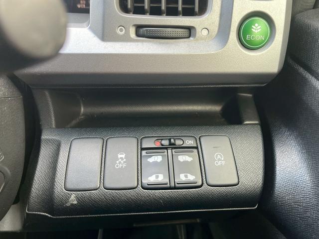 ステップワゴンスパーダ Ｚ　クールスピリット　ＥＴＣ　バックカメラ　ナビ　ＴＶ　オートクルーズコントロール　両側電動スライドドア　オートライト　ＨＩＤ　スマートキー　アイドリングストップ　電動格納ミラー　後席モニター　３列シート　ＣＶＴ（9枚目）