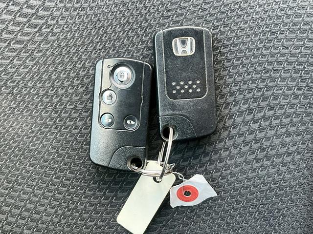 ステップワゴンスパーダ Ｚ　クールスピリット　ＥＴＣ　バックカメラ　ナビ　ＴＶ　オートクルーズコントロール　両側電動スライドドア　オートライト　ＨＩＤ　スマートキー　アイドリングストップ　電動格納ミラー　後席モニター　３列シート　ＣＶＴ（11枚目）