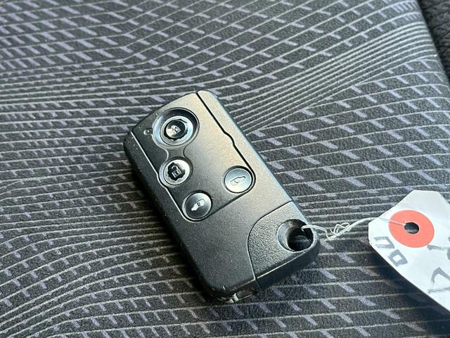 ステップワゴンスパーダ Ｚ　ＨＤＤナビエディション　４ＷＤ　ドライブレコーダー　ＥＴＣ　バックカメラ　ＴＶ　両側電動スライドドア　オートライト　ＨＩＤ　スマートキー　　後席モニター　３列シート　ＡＴ　アルミホイール　ＤＶＤ再生　ＵＳＢ（11枚目）