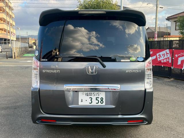 ステップワゴンスパーダ Ｚ　ＨＤＤナビエディション　４ＷＤ　ドライブレコーダー　ＥＴＣ　バックカメラ　ＴＶ　両側電動スライドドア　オートライト　ＨＩＤ　スマートキー　　後席モニター　３列シート　ＡＴ　アルミホイール　ＤＶＤ再生　ＵＳＢ（16枚目）