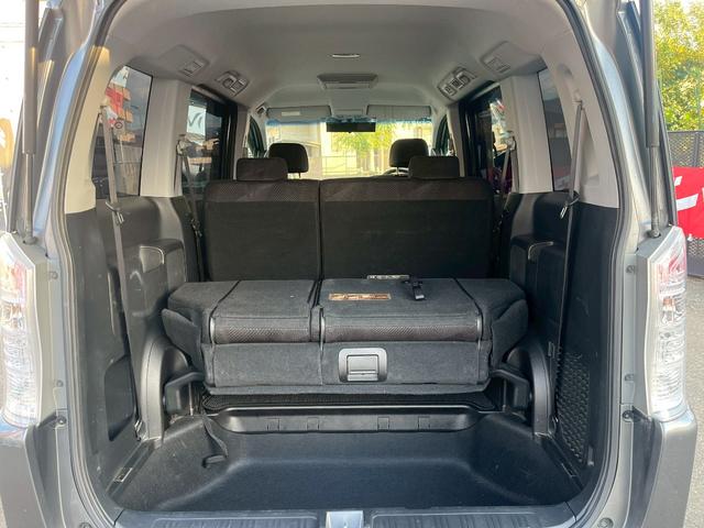 ステップワゴンスパーダ Ｚ　ＨＤＤナビエディション　４ＷＤ　ドライブレコーダー　ＥＴＣ　バックカメラ　ＴＶ　両側電動スライドドア　オートライト　ＨＩＤ　スマートキー　　後席モニター　３列シート　ＡＴ　アルミホイール　ＤＶＤ再生　ＵＳＢ（17枚目）