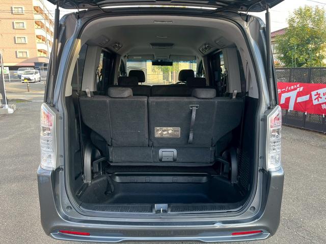 ステップワゴンスパーダ Ｚ　ＨＤＤナビエディション　４ＷＤ　ドライブレコーダー　ＥＴＣ　バックカメラ　ＴＶ　両側電動スライドドア　オートライト　ＨＩＤ　スマートキー　　後席モニター　３列シート　ＡＴ　アルミホイール　ＤＶＤ再生　ＵＳＢ（18枚目）