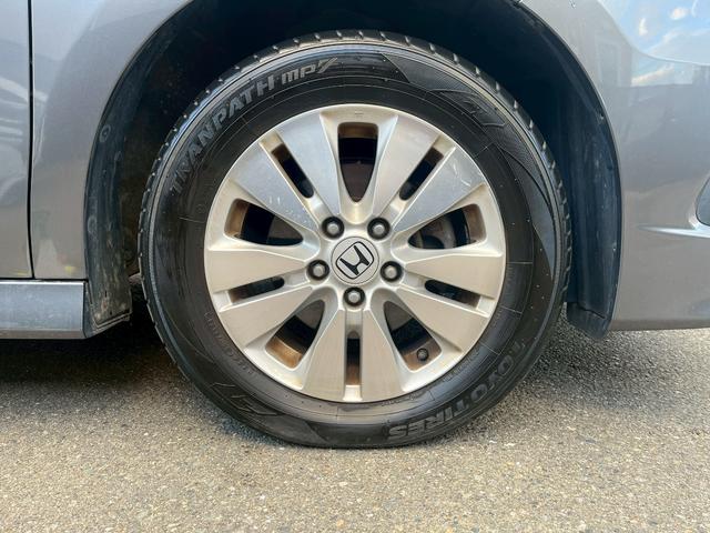 ステップワゴンスパーダ Ｚ　ＨＤＤナビエディション　４ＷＤ　ドライブレコーダー　ＥＴＣ　バックカメラ　ＴＶ　両側電動スライドドア　オートライト　ＨＩＤ　スマートキー　　後席モニター　３列シート　ＡＴ　アルミホイール　ＤＶＤ再生　ＵＳＢ（20枚目）