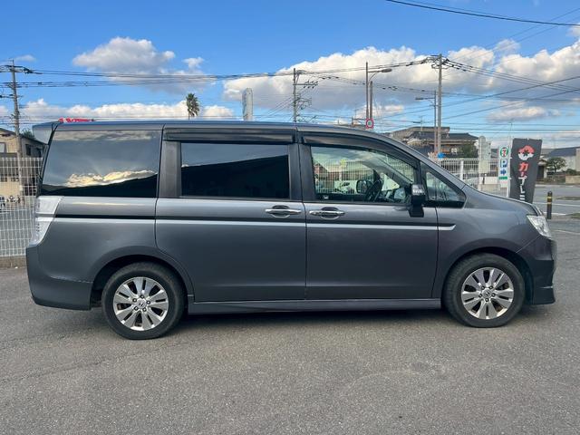 ステップワゴンスパーダ Ｚ　ＨＤＤナビエディション　４ＷＤ　ドライブレコーダー　ＥＴＣ　バックカメラ　ＴＶ　両側電動スライドドア　オートライト　ＨＩＤ　スマートキー　　後席モニター　３列シート　ＡＴ　アルミホイール　ＤＶＤ再生　ＵＳＢ（22枚目）