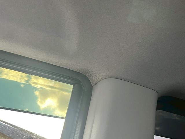 ステップワゴンスパーダ Ｚ　ＨＤＤナビエディション　４ＷＤ　ドライブレコーダー　ＥＴＣ　バックカメラ　ＴＶ　両側電動スライドドア　オートライト　ＨＩＤ　スマートキー　　後席モニター　３列シート　ＡＴ　アルミホイール　ＤＶＤ再生　ＵＳＢ（26枚目）