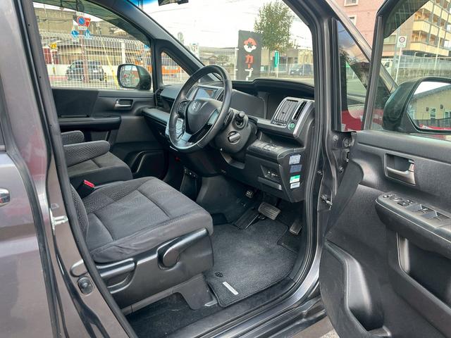 ステップワゴンスパーダ Ｚ　ＨＤＤナビエディション　４ＷＤ　ドライブレコーダー　ＥＴＣ　バックカメラ　ＴＶ　両側電動スライドドア　オートライト　ＨＩＤ　スマートキー　　後席モニター　３列シート　ＡＴ　アルミホイール　ＤＶＤ再生　ＵＳＢ（42枚目）