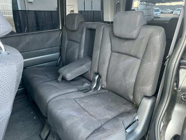 ステップワゴンスパーダ Ｚ　ＨＤＤナビエディション　４ＷＤ　ドライブレコーダー　ＥＴＣ　バックカメラ　ＴＶ　両側電動スライドドア　オートライト　ＨＩＤ　スマートキー　　後席モニター　３列シート　ＡＴ　アルミホイール　ＤＶＤ再生　ＵＳＢ（46枚目）