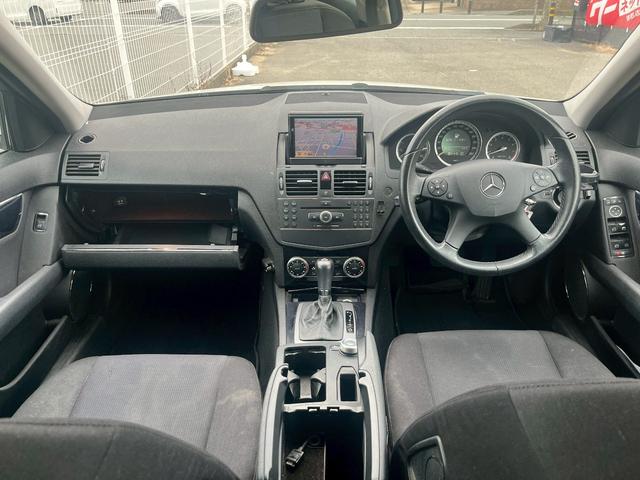 Ｃクラスステーションワゴン Ｃ２００コンプレッサーステーションワゴン　ＥＴＣ　バックカメラ　ナビ　ＴＶ　オートクルーズコントロール　アルミホイール　オートライト　パワーシート　キーレスエントリー　電動格納ミラー　ＡＴ　盗難防止システム　ルーフレール　ＡＢＳ（2枚目）