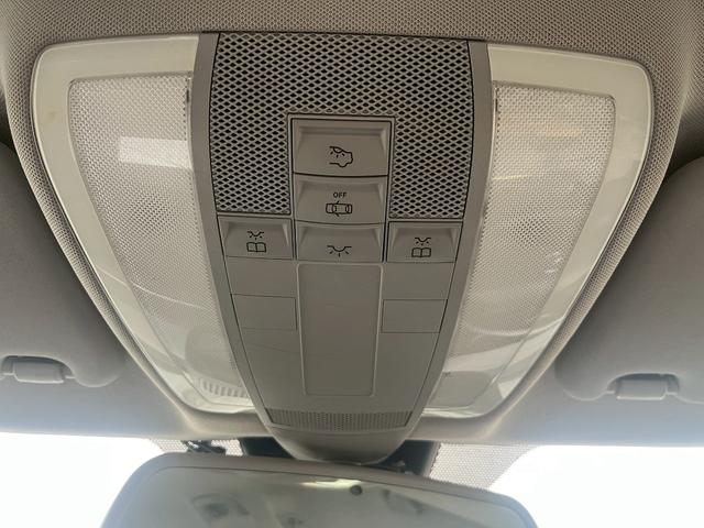 Ｃクラスステーションワゴン Ｃ２００コンプレッサーステーションワゴン　ＥＴＣ　バックカメラ　ナビ　ＴＶ　オートクルーズコントロール　アルミホイール　オートライト　パワーシート　キーレスエントリー　電動格納ミラー　ＡＴ　盗難防止システム　ルーフレール　ＡＢＳ（32枚目）