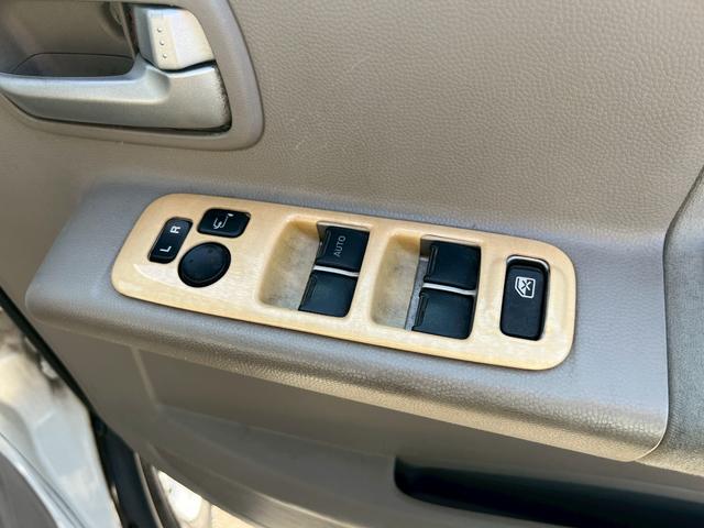 �p���[�E�B���h�E�̃X�C�b�`�ł���B�^�]�Ȃɋ��Ȃ��瑋���J���߂̃R���g���[���ł��܂���B