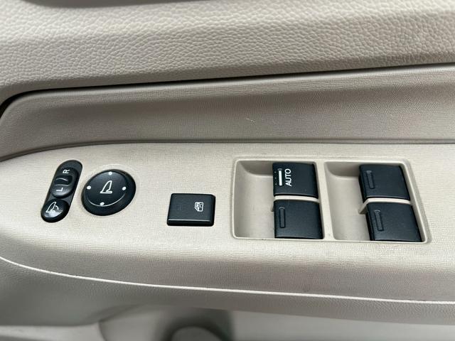 �p���[�E�B���h�E�̃X�C�b�`�ł���B�^�]�Ȃɋ��Ȃ��瑋���J���߂̃R���g���[���ł��܂���B