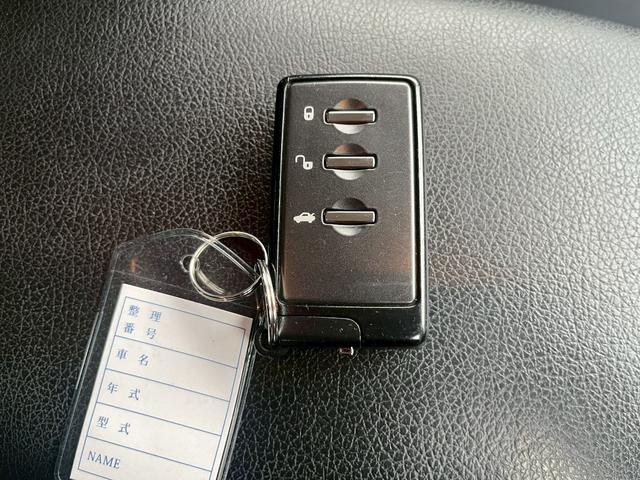 �t���Ăĕ֗��I�ƂĂ��l�C�̍��������̃X�}�[�g�L�[�V�X�e���B�L�[���g�т��Ă��邾���ŁA�h�A���b�N�̊J���тɃG���W���̎n�����\�ȑ����ł��B�v�b�V���X�^�[�g�ł��̂ŃG���W���̎n�����{�^�������������ł�