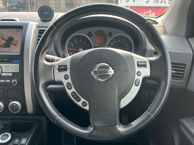 エクストレイル ２０Ｘｔ　４ＷＤ　ＥＴＣ　バックカメラ　オートクルーズコントロール　ナビ　ＴＶ　オートライト　スマートキー　電動格納ミラー　シートヒーター　ＣＶＴ　衝突安全ボディ　ＣＤ　ＤＶＤ再生　ＡＢＳ　ＥＳＣ　エアコン（3枚目）