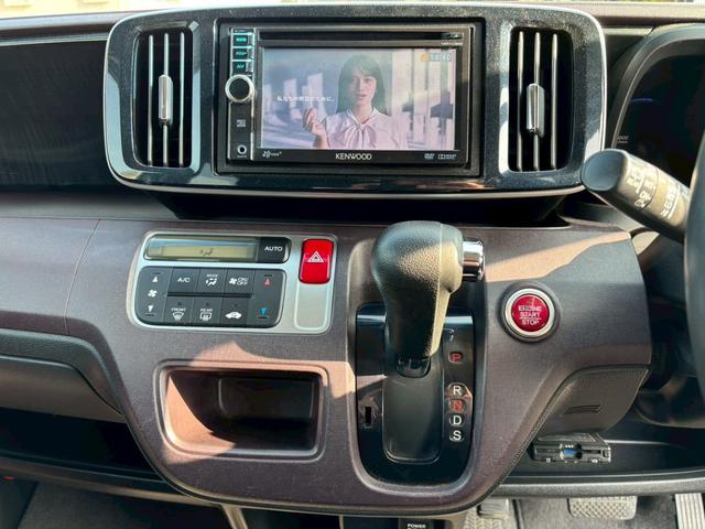 Ｎ－ＯＮＥ プレミアム　ツアラー・Ｌパッケージ　ＥＴＣ　バックカメラ　ナビ　ＴＶ　オートクルーズコントロール　オートライト　ＨＩＤ　スマートキー　電動格納ミラー　ベンチシート　ＣＶＴ　盗難防止システム　ＡＢＳ　ＥＳＣ　ＣＤ　ＤＶＤ再生　ＵＳＢ（4枚目）