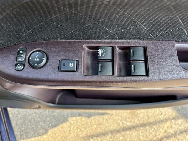 Ｎ－ＯＮＥ プレミアム　ツアラー・Ｌパッケージ　ＥＴＣ　バックカメラ　ナビ　ＴＶ　オートクルーズコントロール　オートライト　ＨＩＤ　スマートキー　電動格納ミラー　ベンチシート　ＣＶＴ　盗難防止システム　ＡＢＳ　ＥＳＣ　ＣＤ　ＤＶＤ再生　ＵＳＢ（8枚目）