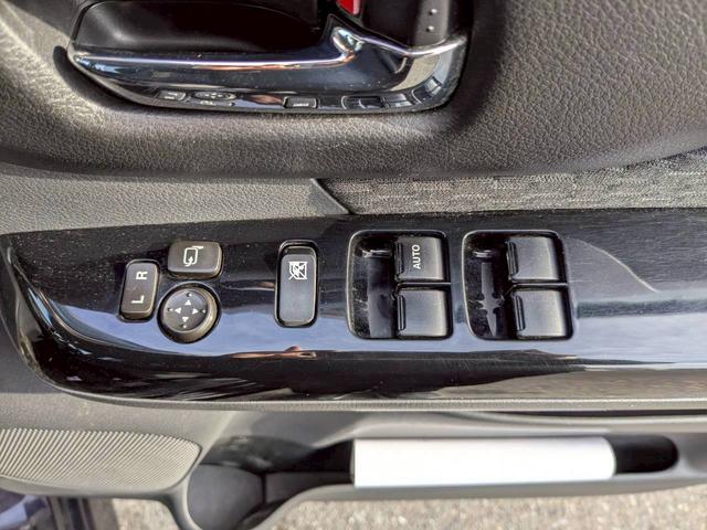 �p���[�E�B���h�E�̃X�C�b�`�ł���B�^�]�Ȃɋ��Ȃ��瑋���J���߂̃R���g���[���ł��܂���B