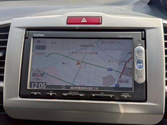 フリードハイブリッド ジャストセレクション＋　ＥＴＣ　バックカメラ　ナビ　ＴＶ　オートクルーズコントロール　両側電動スライドドア　オートライト　ＨＩＤ　スマートキー　電動格納ミラー　３列シート　ウォークスルー　ＣＶＴ　ＣＤ　ＤＶＤ再生　ＵＳＢ（4枚目）