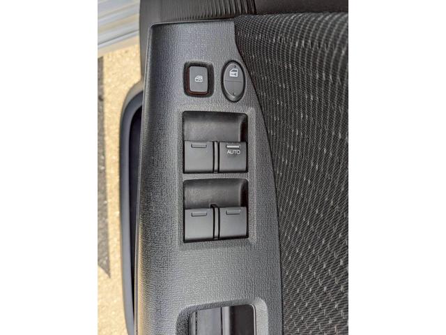 フリードハイブリッド ジャストセレクション＋　ＥＴＣ　バックカメラ　ナビ　ＴＶ　オートクルーズコントロール　両側電動スライドドア　オートライト　ＨＩＤ　スマートキー　電動格納ミラー　３列シート　ウォークスルー　ＣＶＴ　ＣＤ　ＤＶＤ再生　ＵＳＢ（9枚目）