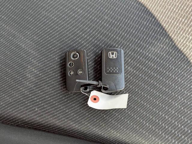 フリードハイブリッド ジャストセレクション＋　ＥＴＣ　バックカメラ　ナビ　ＴＶ　オートクルーズコントロール　両側電動スライドドア　オートライト　ＨＩＤ　スマートキー　電動格納ミラー　３列シート　ウォークスルー　ＣＶＴ　ＣＤ　ＤＶＤ再生　ＵＳＢ（10枚目）