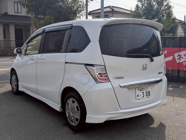 フリードハイブリッド ジャストセレクション＋　ＥＴＣ　バックカメラ　ナビ　ＴＶ　オートクルーズコントロール　両側電動スライドドア　オートライト　ＨＩＤ　スマートキー　電動格納ミラー　３列シート　ウォークスルー　ＣＶＴ　ＣＤ　ＤＶＤ再生　ＵＳＢ（17枚目）