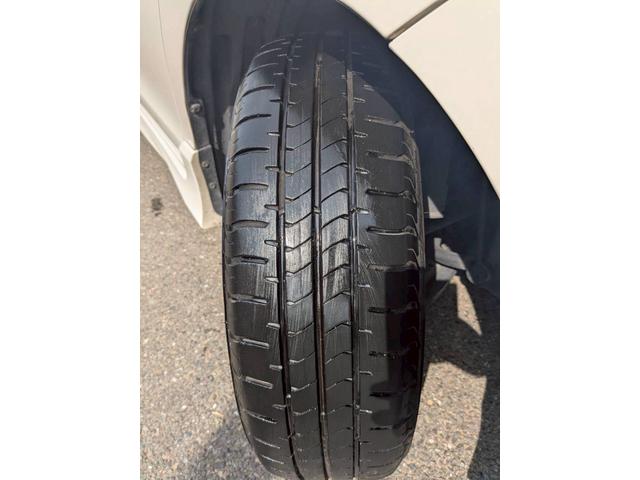 フリードハイブリッド ジャストセレクション＋　ＥＴＣ　バックカメラ　ナビ　ＴＶ　オートクルーズコントロール　両側電動スライドドア　オートライト　ＨＩＤ　スマートキー　電動格納ミラー　３列シート　ウォークスルー　ＣＶＴ　ＣＤ　ＤＶＤ再生　ＵＳＢ（21枚目）