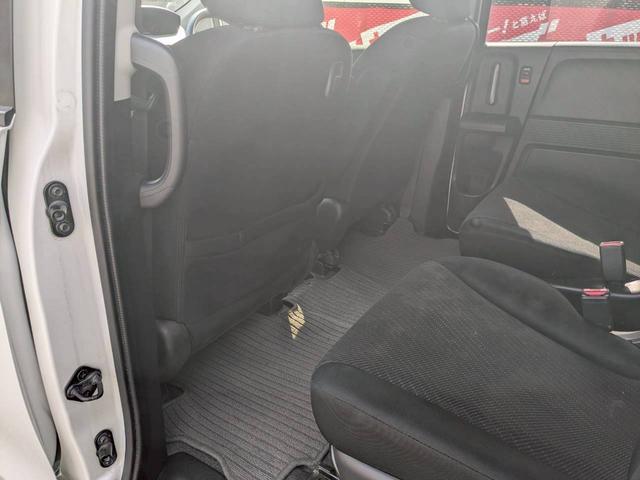 フリードハイブリッド ジャストセレクション＋　ＥＴＣ　バックカメラ　ナビ　ＴＶ　オートクルーズコントロール　両側電動スライドドア　オートライト　ＨＩＤ　スマートキー　電動格納ミラー　３列シート　ウォークスルー　ＣＶＴ　ＣＤ　ＤＶＤ再生　ＵＳＢ（32枚目）