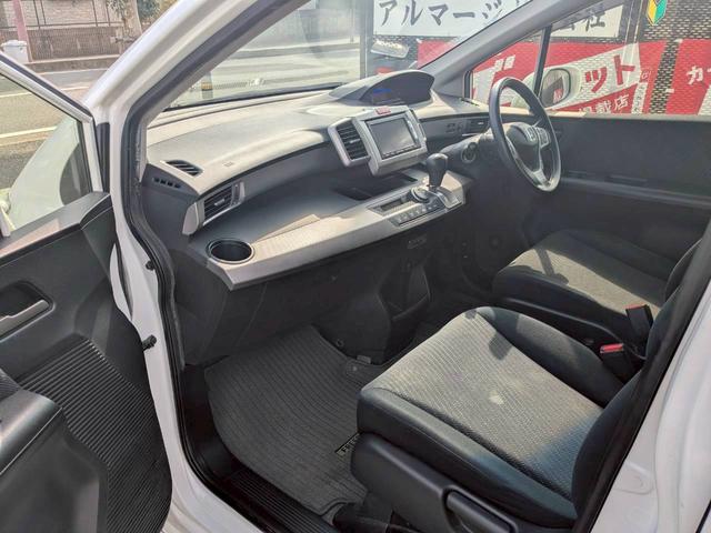 フリードハイブリッド ジャストセレクション＋　ＥＴＣ　バックカメラ　ナビ　ＴＶ　オートクルーズコントロール　両側電動スライドドア　オートライト　ＨＩＤ　スマートキー　電動格納ミラー　３列シート　ウォークスルー　ＣＶＴ　ＣＤ　ＤＶＤ再生　ＵＳＢ（39枚目）