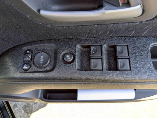 �p���[�E�B���h�E�̃X�C�b�`�ł���B�^�]�Ȃɋ��Ȃ��瑋���J���߂̃R���g���[���ł��܂���B