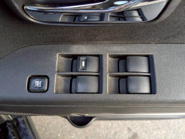 �p���[�E�B���h�E�̃X�C�b�`�ł���B�^�]�Ȃɋ��Ȃ��瑋���J���߂̃R���g���[���ł��܂���B