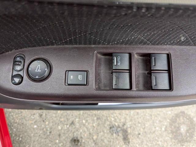 �p���[�E�B���h�E�̃X�C�b�`�ł���B�^�]�Ȃɋ��Ȃ��瑋���J���߂̃R���g���[���ł��܂���B