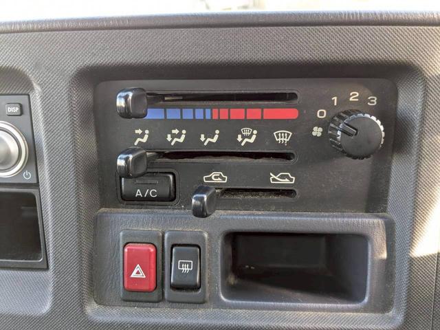 サンバーバン ディアス　４ＷＤ　軽バン　ＡＴ　ＥＴＣ　両側スライドドア　キーレスエントリー　アルミホイール　ＡＢＳ　エアコン　パワーステアリング　パワーウィンドウ　ＣＤ（4枚目）