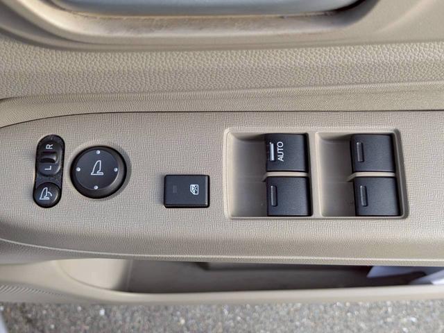 Ｎ－ＷＧＮ Ｇ　ＳＳコンフォートＬパッケージ　ＥＴＣ　バックカメラ　ナビ　ＴＶ　衝突被害軽減システム　オートライト　ＨＩＤ　スマートキー　アイドリングストップ　電動格納ミラー　シートヒーター　ベンチシート　ＣＶＴ　盗難防止システム　ＡＢＳ　ＥＳＣ（11枚目）