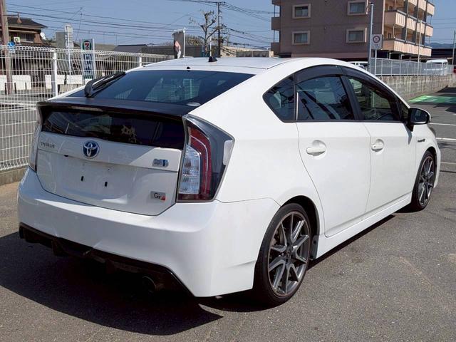 プリウス Ｓツーリングセレクション・Ｇ’ｓ　ＥＴＣ　バックカメラ　ナビ　ＴＶ　アルミホイール　オートライト　ＨＩＤ　ＣＶＴ　スマートキー　電動格納ミラー　盗難防止システム　Ｂｌｕｅｔｏｏｔｈ　衝突安全ボディ　ＡＢＳ　エアコン　パワーステアリング（15枚目）