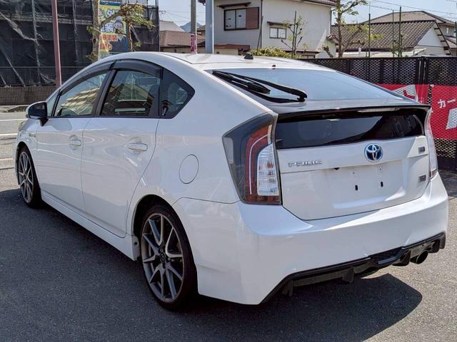 プリウス Ｓツーリングセレクション・Ｇ’ｓ　ＥＴＣ　バックカメラ　ナビ　ＴＶ　アルミホイール　オートライト　ＨＩＤ　ＣＶＴ　スマートキー　電動格納ミラー　盗難防止システム　Ｂｌｕｅｔｏｏｔｈ　衝突安全ボディ　ＡＢＳ　エアコン　パワーステアリング（17枚目）