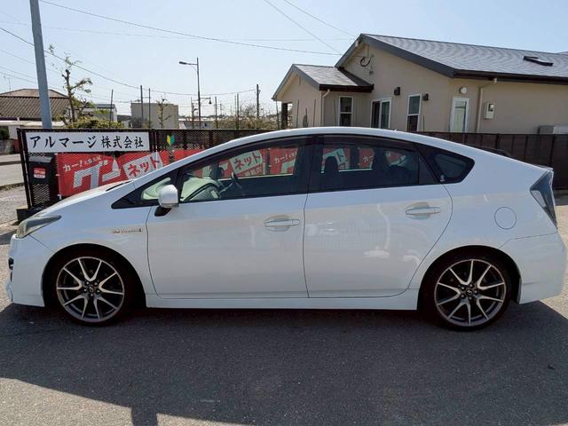プリウス Ｓツーリングセレクション・Ｇ’ｓ　ＥＴＣ　バックカメラ　ナビ　ＴＶ　アルミホイール　オートライト　ＨＩＤ　ＣＶＴ　スマートキー　電動格納ミラー　盗難防止システム　Ｂｌｕｅｔｏｏｔｈ　衝突安全ボディ　ＡＢＳ　エアコン　パワーステアリング（18枚目）