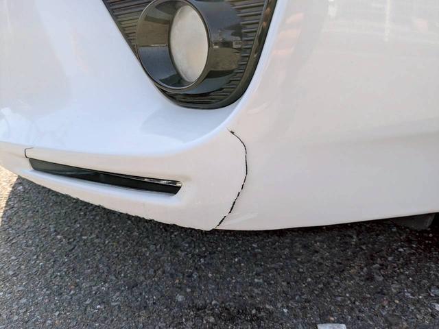 プリウス Ｓツーリングセレクション・Ｇ’ｓ　ＥＴＣ　バックカメラ　ナビ　ＴＶ　アルミホイール　オートライト　ＨＩＤ　ＣＶＴ　スマートキー　電動格納ミラー　盗難防止システム　Ｂｌｕｅｔｏｏｔｈ　衝突安全ボディ　ＡＢＳ　エアコン　パワーステアリング（24枚目）