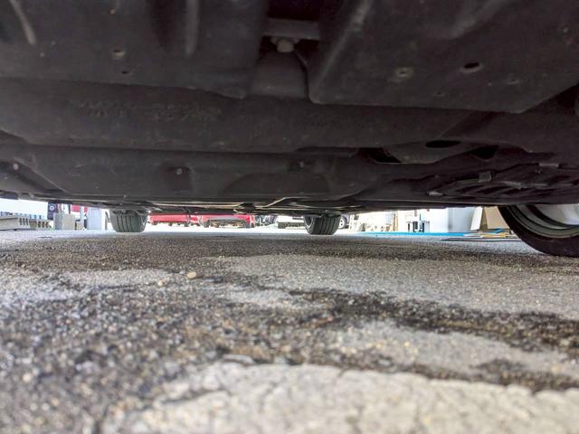 プリウス Ｓツーリングセレクション・Ｇ’ｓ　ＥＴＣ　バックカメラ　ナビ　ＴＶ　アルミホイール　オートライト　ＨＩＤ　ＣＶＴ　スマートキー　電動格納ミラー　盗難防止システム　Ｂｌｕｅｔｏｏｔｈ　衝突安全ボディ　ＡＢＳ　エアコン　パワーステアリング（28枚目）