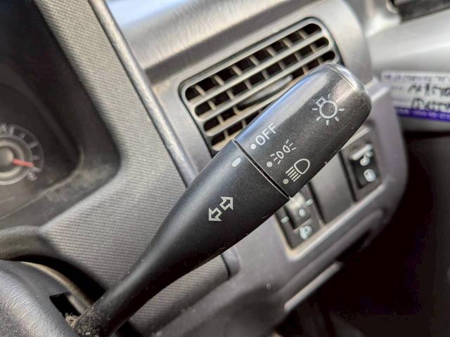 サンバーバン 　４ＷＤ　ＭＴ　両側スライドドア　キーレスエントリー　エアコン　運転席エアバッグ（6枚目）