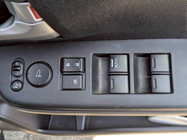 �p���[�E�B���h�E�̃X�C�b�`�ł���B�^�]�Ȃɋ��Ȃ��瑋���J���߂̃R���g���[���ł��܂���B