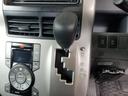 ヴォクシー ＺＳ　煌ＩＩ　ＥＴＣ　バックカメラ　両側電動スライドドア　オートライト　ＨＩＤ　スマートキー　電動格納ミラー　３列シート　ウォークスルー　ＣＶＴ　アルミホイール　ミュージックプレイヤー接続可　盗難防止システム（5枚目）