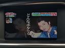 TV付きの車となっております。ドライブの合間の休憩中に気になる番組を見ることができます。