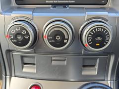 気温に合わせて直感的に操作することで、車内をいつでも快適に保てます。 7