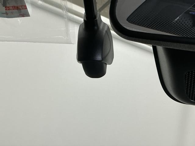 ヴェゼル ｅ：ＨＥＶＸ　ドラレコ　ナビ　Ｒカメラ　ブルートゥース　前後障害物センサー　ＡＡＣ　イモビライザー　スマ－トキ－　誤発進抑制　ＰＷ　リアカメラ　クルコン　ＥＳＣ　ＥＴＣ装備　キーフリー　ＬＥＤヘッドランプ　ＡＢＳ（13枚目）