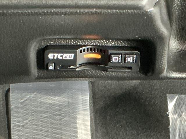 ヴェゼル ｅ：ＨＥＶＸ　ドラレコ　ナビ　Ｒカメラ　ブルートゥース　前後障害物センサー　ＡＡＣ　イモビライザー　スマ－トキ－　誤発進抑制　ＰＷ　リアカメラ　クルコン　ＥＳＣ　ＥＴＣ装備　キーフリー　ＬＥＤヘッドランプ　ＡＢＳ（15枚目）