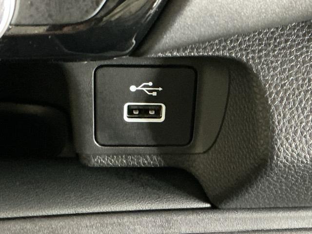 ヴェゼル ｅ：ＨＥＶＸ　ドラレコ　ナビ　Ｒカメラ　ブルートゥース　前後障害物センサー　ＡＡＣ　イモビライザー　スマ－トキ－　誤発進抑制　ＰＷ　リアカメラ　クルコン　ＥＳＣ　ＥＴＣ装備　キーフリー　ＬＥＤヘッドランプ　ＡＢＳ（20枚目）