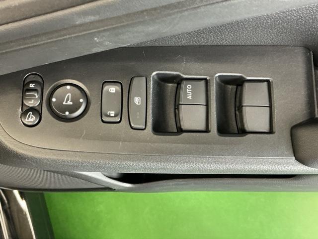 ヴェゼル ｅ：ＨＥＶＸ　ドラレコ　ナビ　Ｒカメラ　ブルートゥース　前後障害物センサー　ＡＡＣ　イモビライザー　スマ－トキ－　誤発進抑制　ＰＷ　リアカメラ　クルコン　ＥＳＣ　ＥＴＣ装備　キーフリー　ＬＥＤヘッドランプ　ＡＢＳ（60枚目）