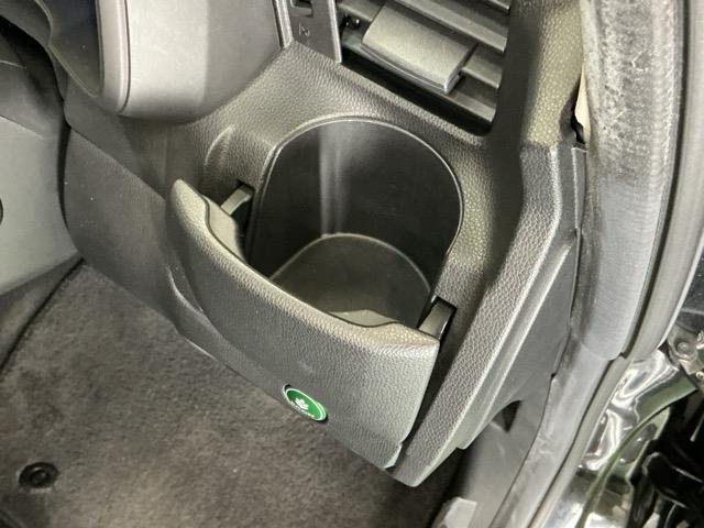 フィット １３Ｇ・Ｓパッケージ　Ｒカメラ　ナビ　ＣＤ　ＤＶＤ　ＥＴＣ　カーテンエアバッグ　キーレス　オートエアコン　Ｗエアバック　パワーステアリング　パワーウィンド　横滑り防止機能　ＬＥＤヘッドライト　整備点検記録簿　ワンセグ（16枚目）