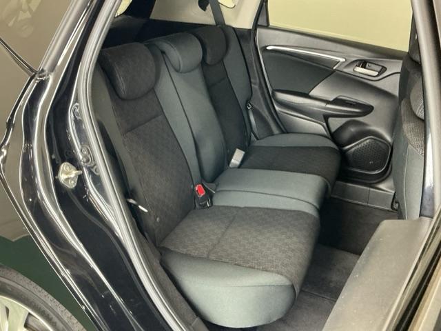 フィット １３Ｇ・Ｓパッケージ　Ｒカメラ　ナビ　ＣＤ　ＤＶＤ　ＥＴＣ　カーテンエアバッグ　キーレス　オートエアコン　Ｗエアバック　パワーステアリング　パワーウィンド　横滑り防止機能　ＬＥＤヘッドライト　整備点検記録簿　ワンセグ（18枚目）