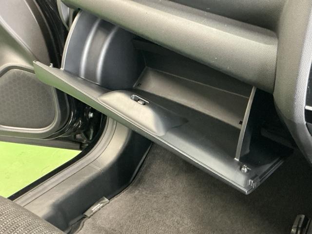 フィット １３Ｇ・Ｓパッケージ　Ｒカメラ　ナビ　ＣＤ　ＤＶＤ　ＥＴＣ　カーテンエアバッグ　キーレス　オートエアコン　Ｗエアバック　パワーステアリング　パワーウィンド　横滑り防止機能　ＬＥＤヘッドライト　整備点検記録簿　ワンセグ（44枚目）