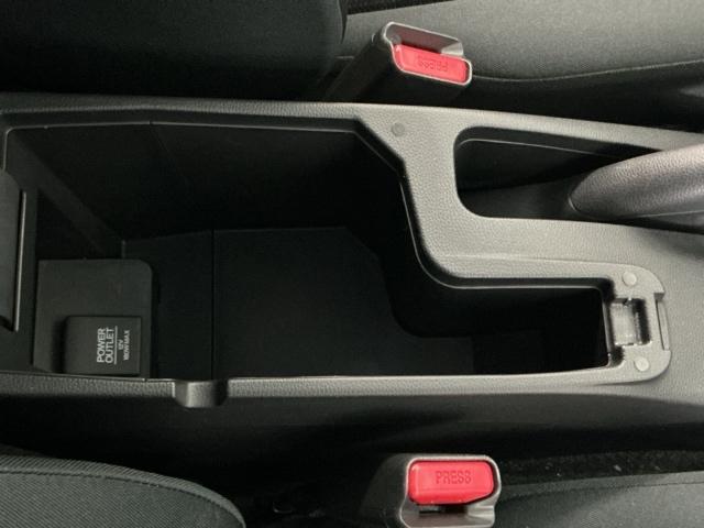 フィット １３Ｇ・Ｓパッケージ　Ｒカメラ　ナビ　ＣＤ　ＤＶＤ　ＥＴＣ　カーテンエアバッグ　キーレス　オートエアコン　Ｗエアバック　パワーステアリング　パワーウィンド　横滑り防止機能　ＬＥＤヘッドライト　整備点検記録簿　ワンセグ（52枚目）